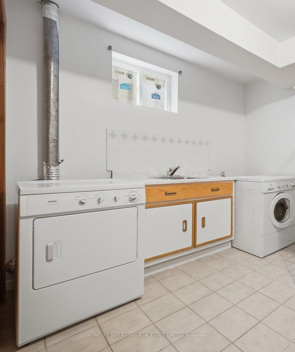 Photo 22 of 177 Surbray Grove, Mississauga, Fairview — HOMEH