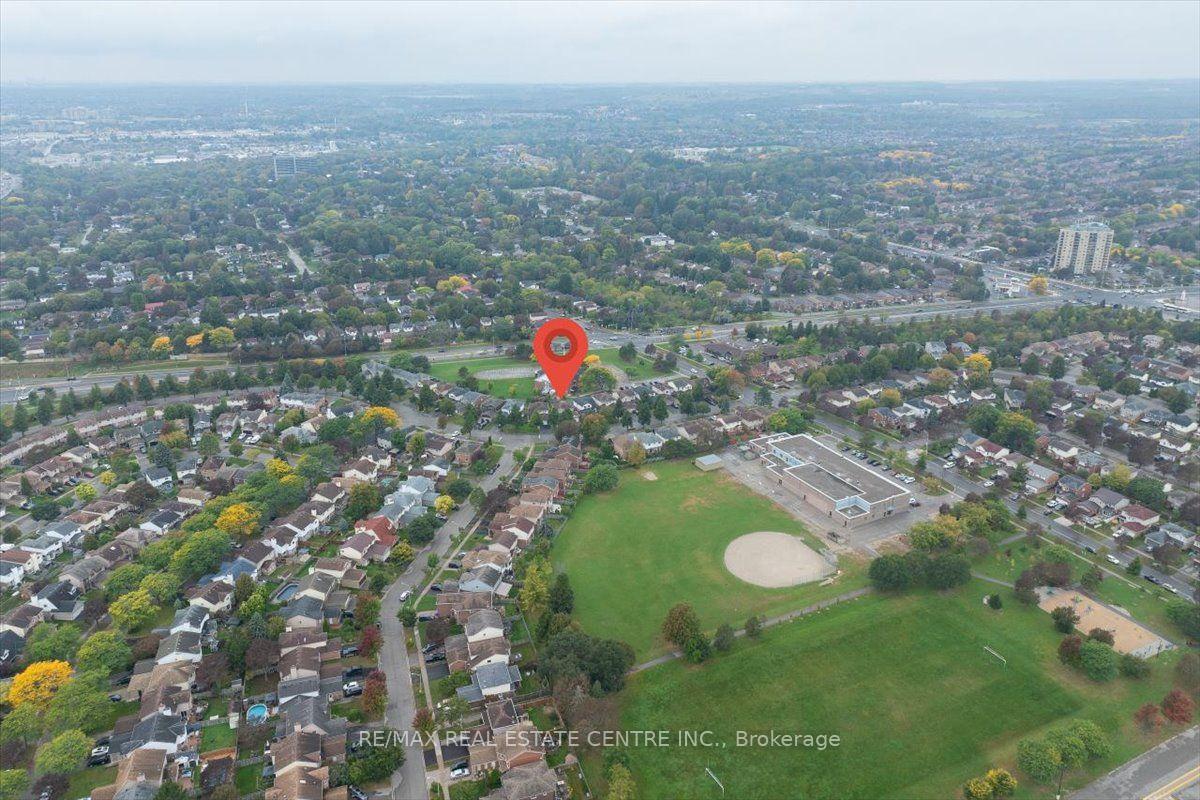 Photo 3 of 257 Wright Crescent, Ajax, Central — HOMEH