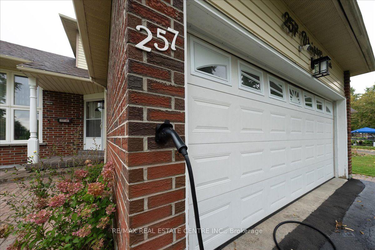 Photo 5 of 257 Wright Crescent, Ajax, Central — HOMEH