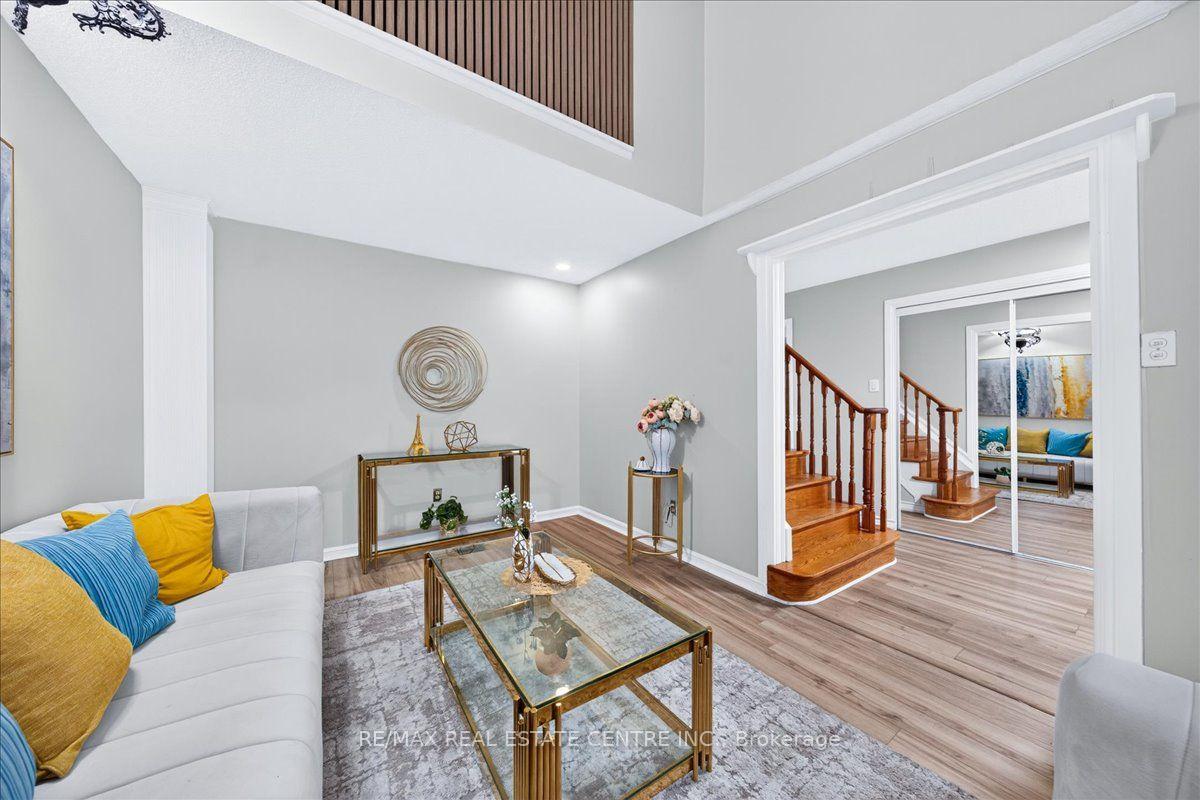 Photo 12 of 257 Wright Crescent, Ajax, Central — HOMEH