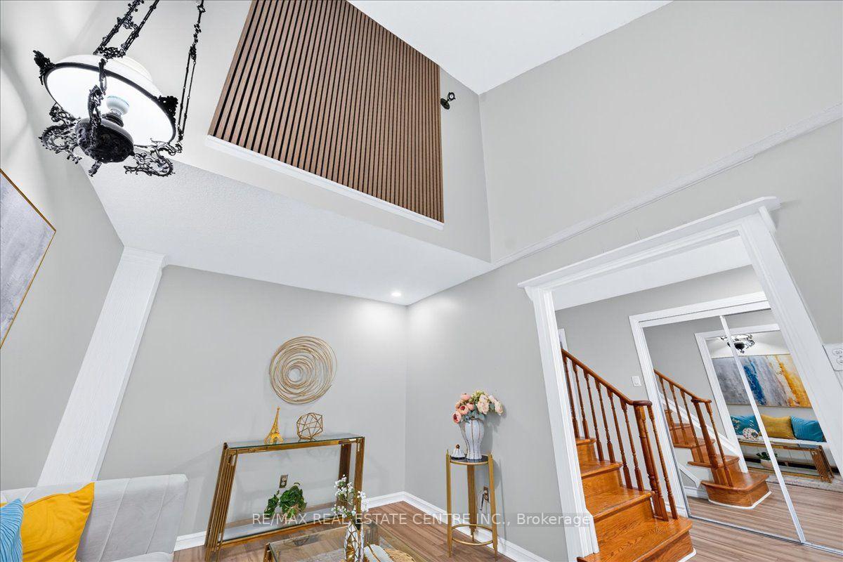 Photo 13 of 257 Wright Crescent, Ajax, Central — HOMEH