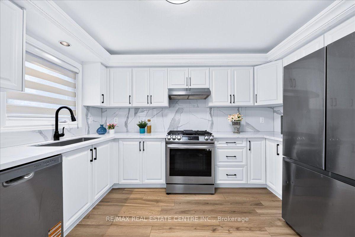 Photo 20 of 257 Wright Crescent, Ajax, Central — HOMEH