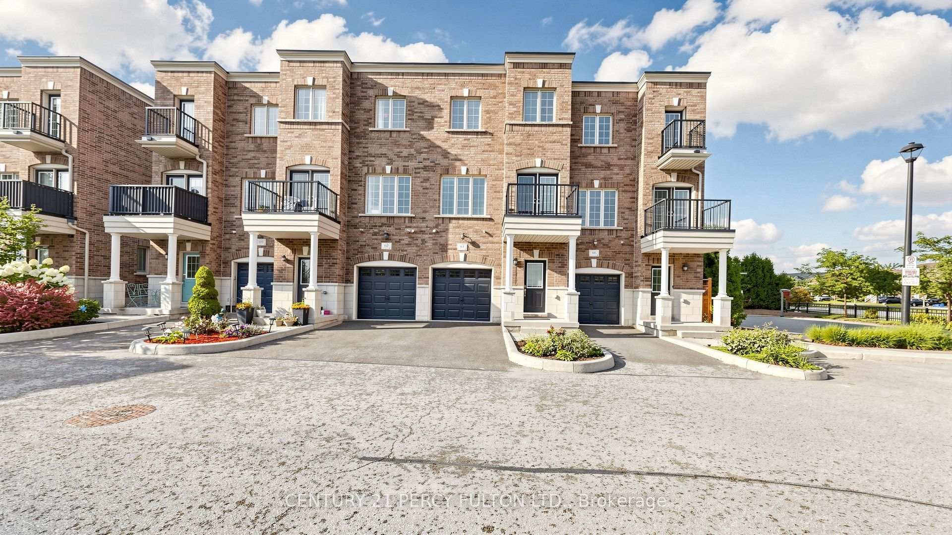 Photo 2 of 64 Ferris Square, Clarington, Courtice — HOMEH