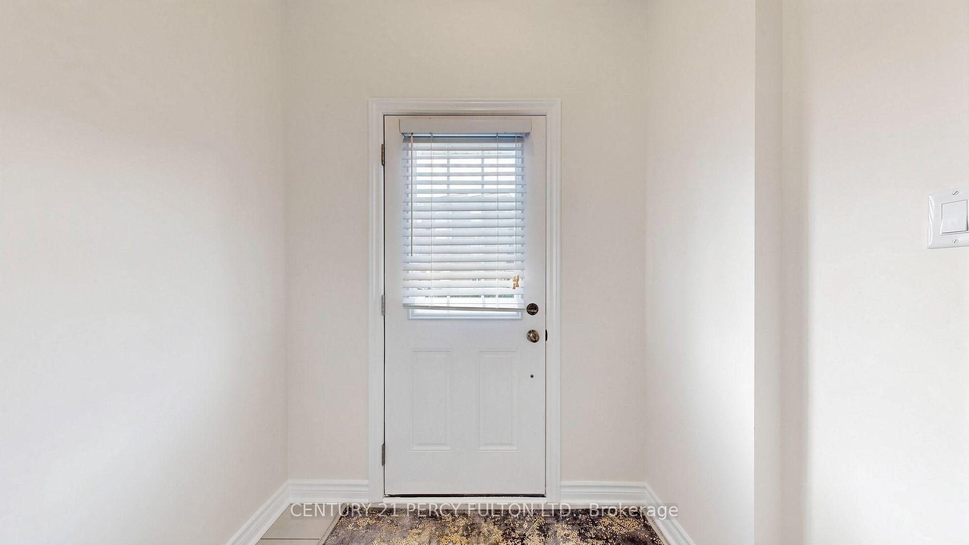 Photo 5 of 64 Ferris Square, Clarington, Courtice — HOMEH