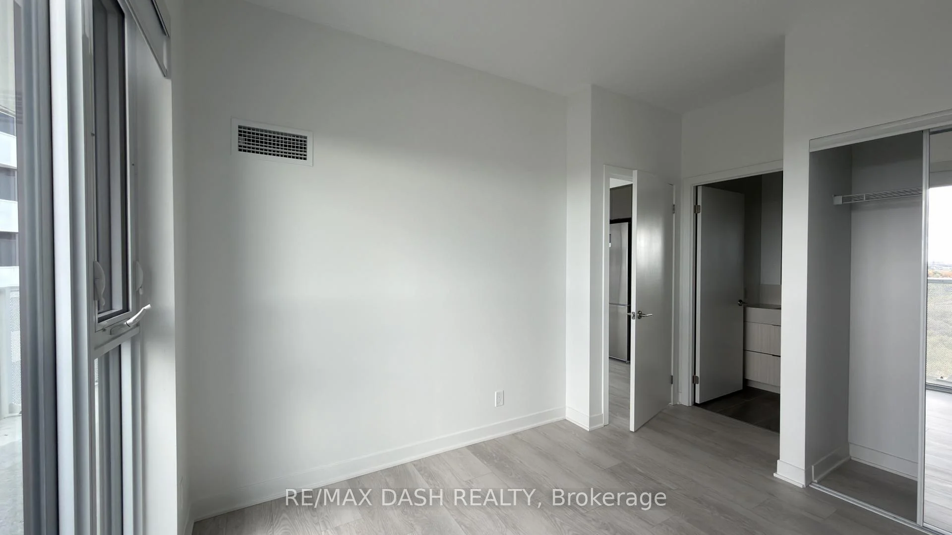 Photo 11 of Unit 1418, 6 Flavelle Trail, Vaughan, Steeles West Industrial — HOMEH