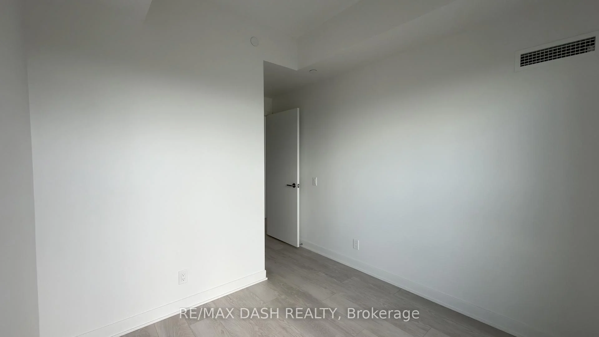 Photo 19 of Unit 1418, 6 Flavelle Trail, Vaughan, Steeles West Industrial — HOMEH