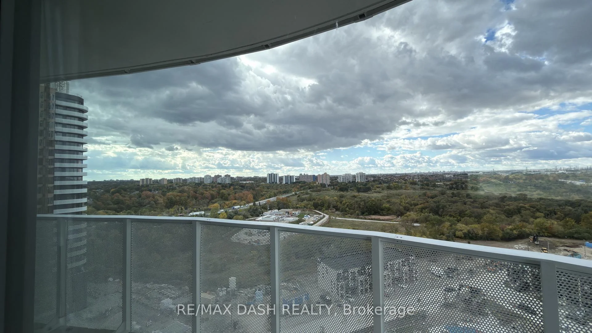 Photo 27 of Unit 1418, 6 Flavelle Trail, Vaughan, Steeles West Industrial — HOMEH