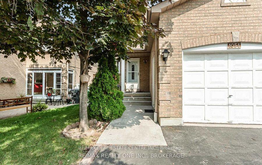 Photo 3 of Unit Upper, 1051 Blizzard Road, Mississauga, East Credit — HOMEH