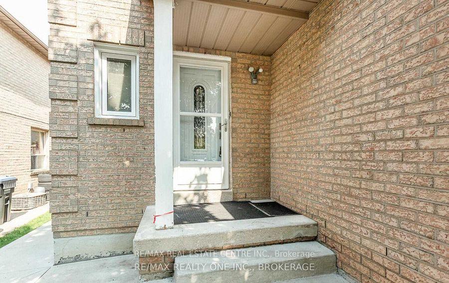 Photo 4 of Unit Upper, 1051 Blizzard Road, Mississauga, East Credit — HOMEH