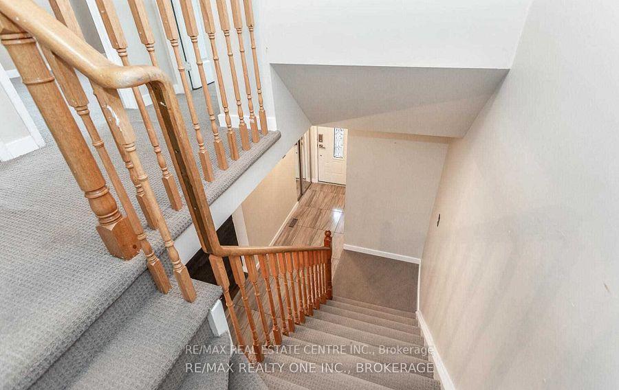 Photo 16 of Unit Upper, 1051 Blizzard Road, Mississauga, East Credit — HOMEH