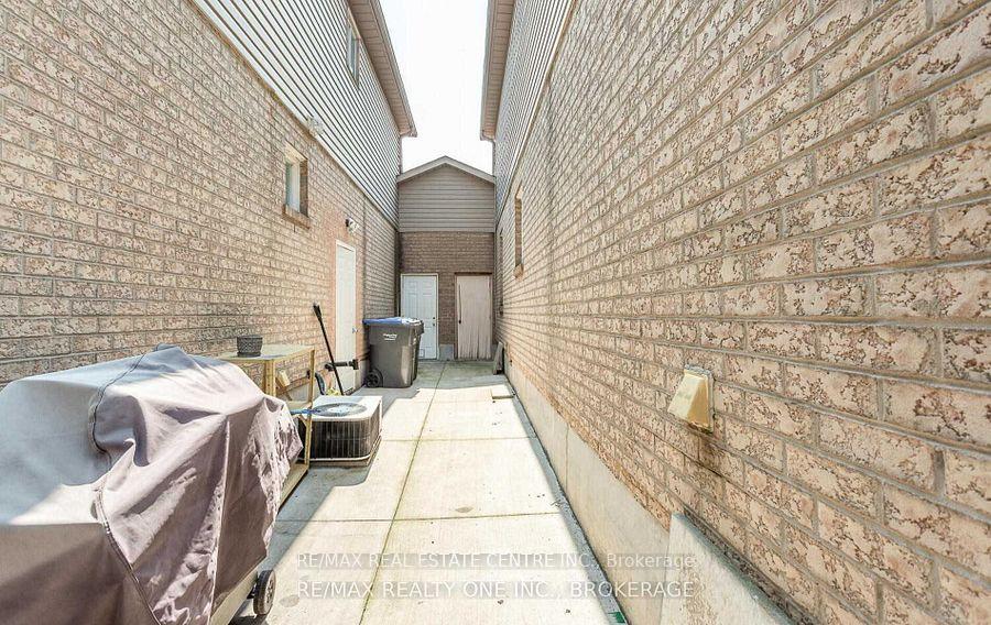 Photo 37 of Unit Upper, 1051 Blizzard Road, Mississauga, East Credit — HOMEH