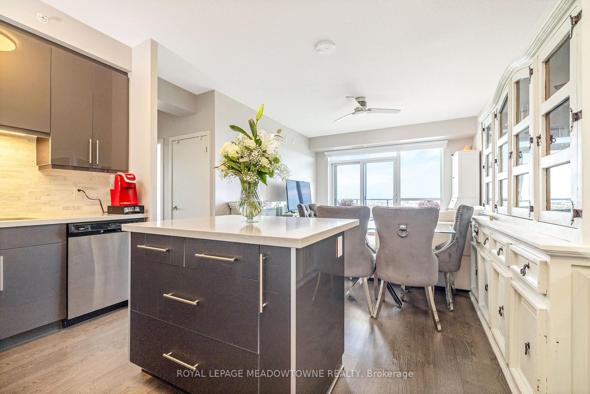 Photo 5 of Unit 1902, 2093 Fairview Street, Burlington, Freeman — HOMEH