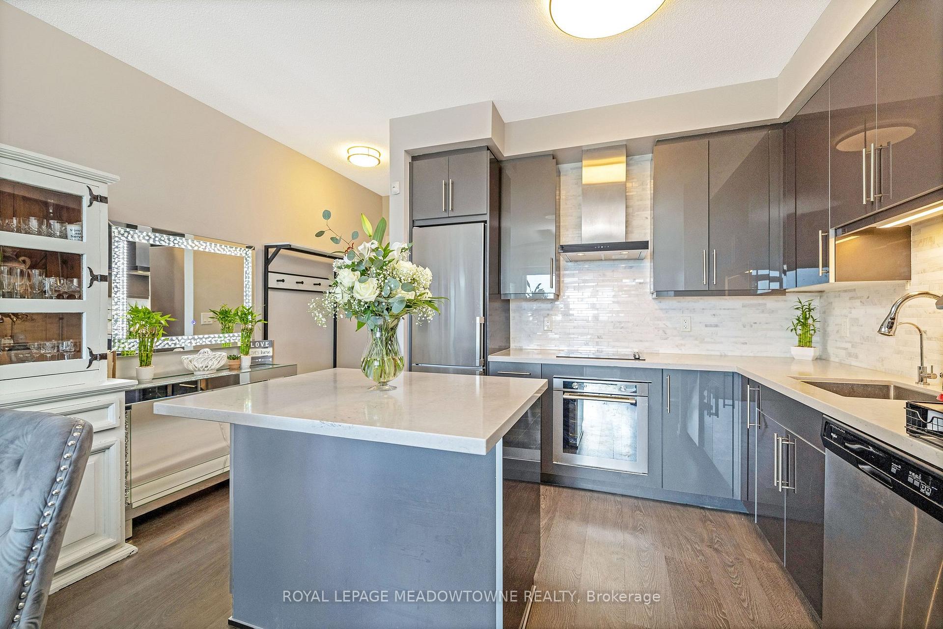 Photo 6 of Unit 1902, 2093 Fairview Street, Burlington, Freeman — HOMEH