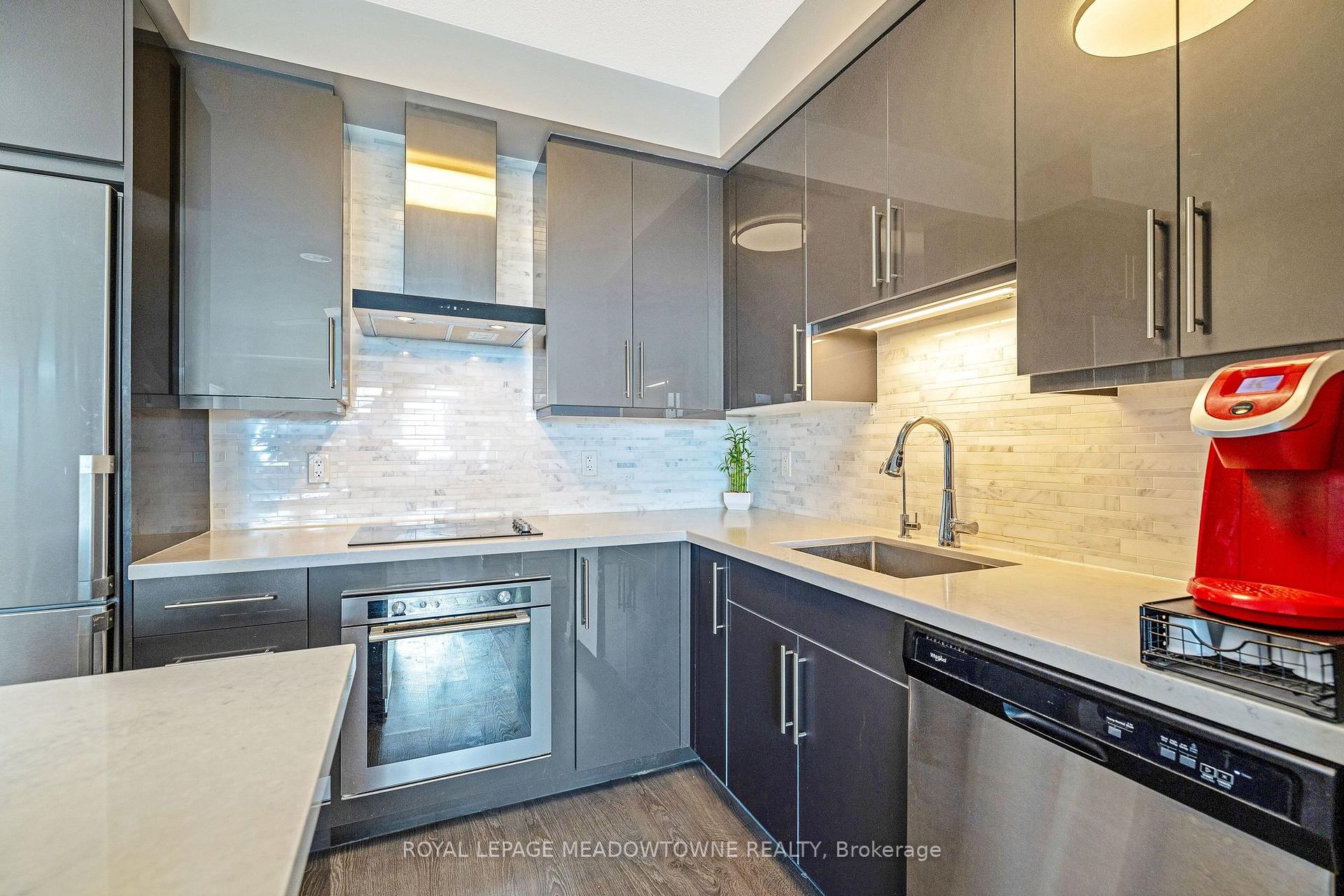 Photo 7 of Unit 1902, 2093 Fairview Street, Burlington, Freeman — HOMEH