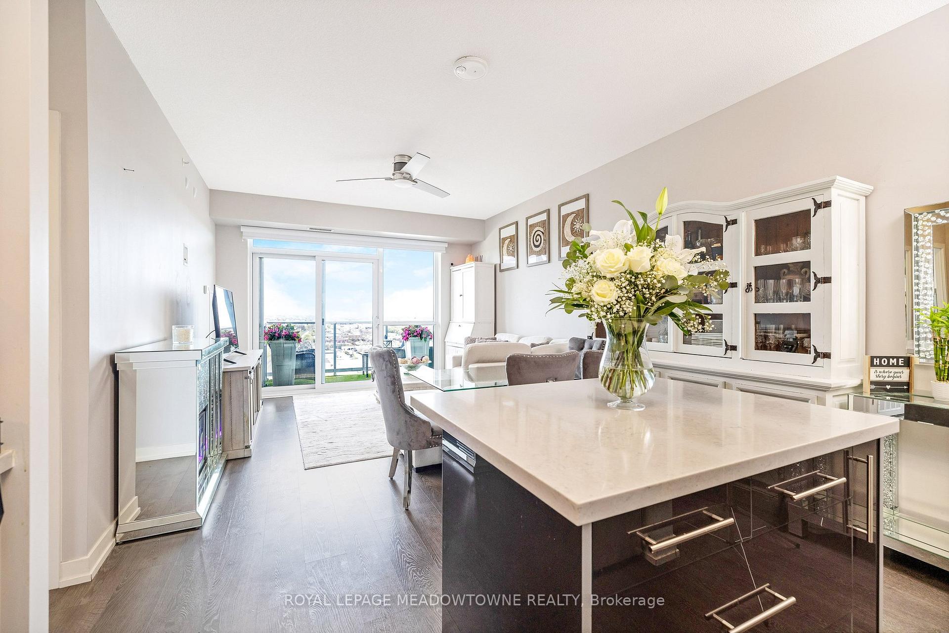 Photo 9 of Unit 1902, 2093 Fairview Street, Burlington, Freeman — HOMEH