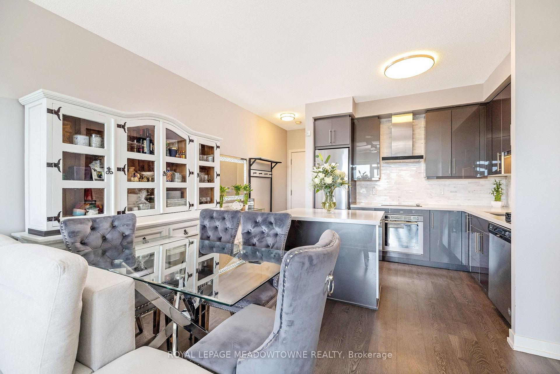 Photo 10 of Unit 1902, 2093 Fairview Street, Burlington, Freeman — HOMEH