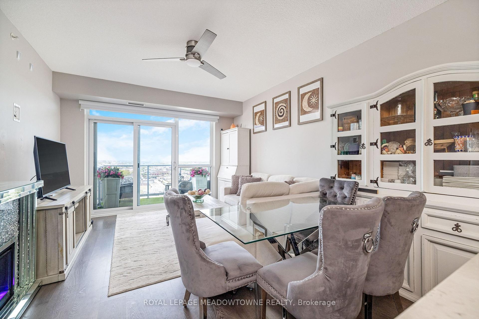 Photo 11 of Unit 1902, 2093 Fairview Street, Burlington, Freeman — HOMEH