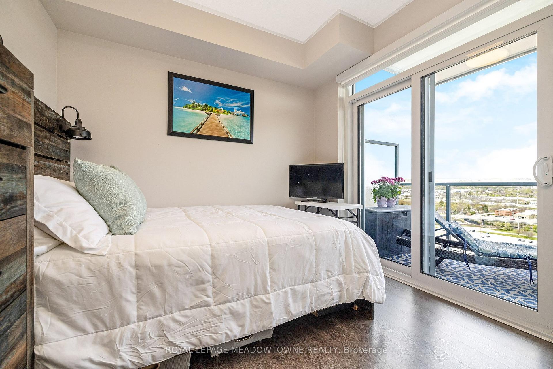 Photo 14 of Unit 1902, 2093 Fairview Street, Burlington, Freeman — HOMEH