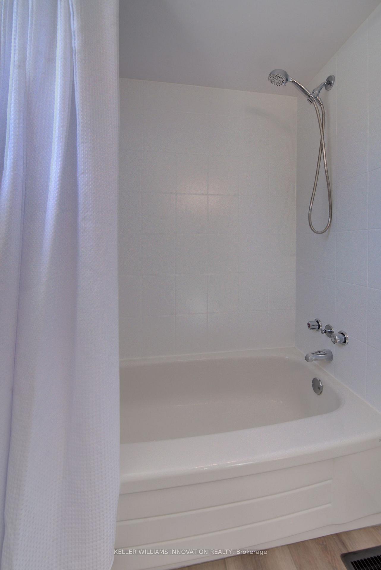 Photo 13 of 39 Connelly Drive, Kitchener, Highland West — HOMEH