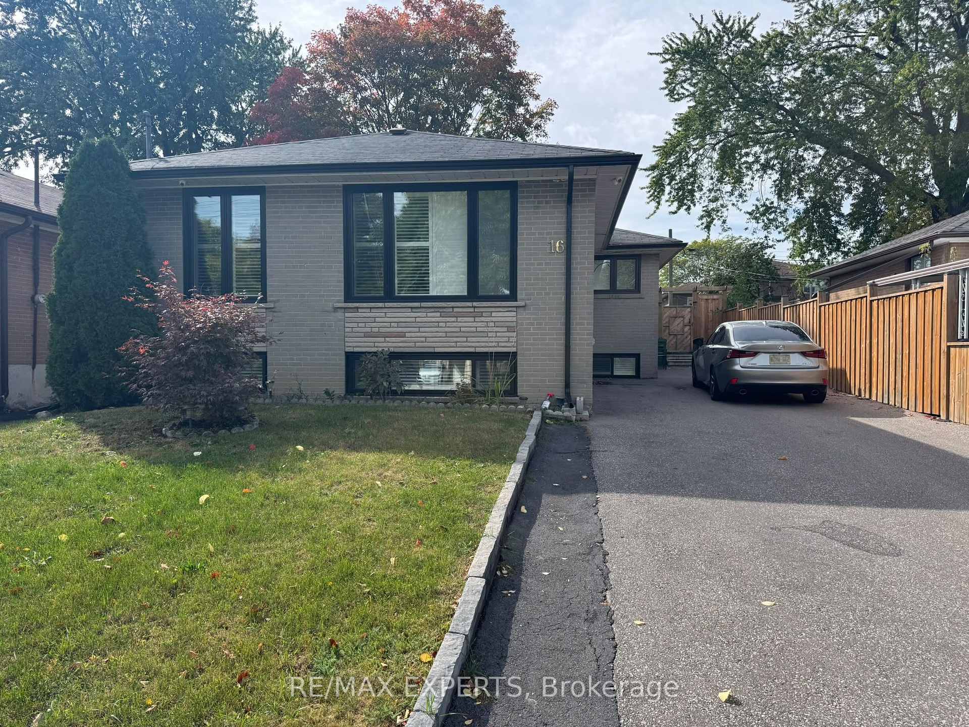 Photo 1 of 16 Bridgenorth Crescent, Etobicoke, Thistletown-Beaumonde Heights — HOMEH