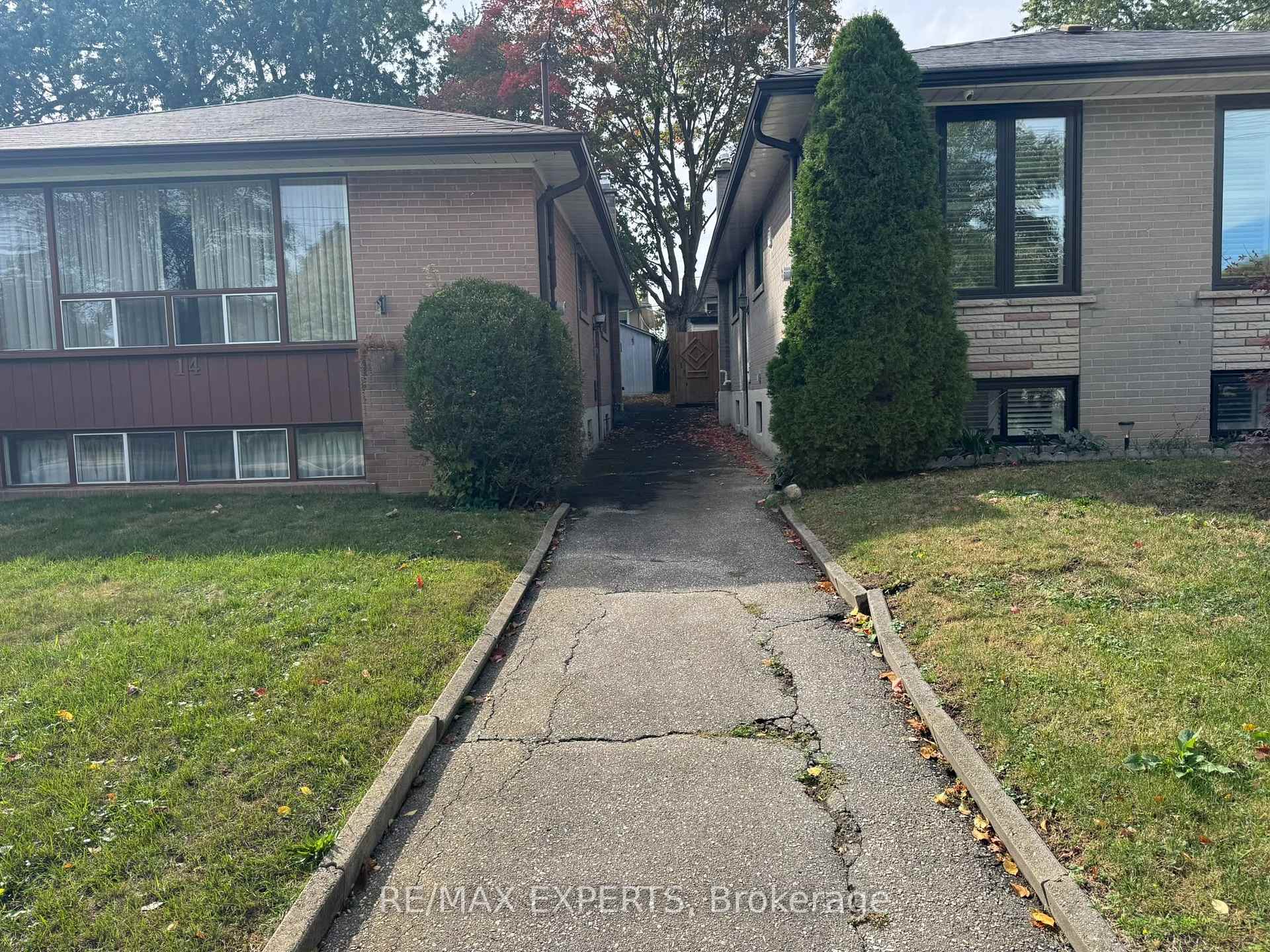 Photo 2 of 16 Bridgenorth Crescent, Etobicoke, Thistletown-Beaumonde Heights — HOMEH