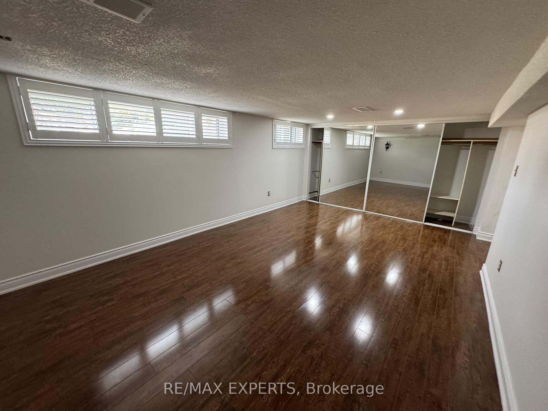 Photo 3 of 16 Bridgenorth Crescent, Etobicoke, Thistletown-Beaumonde Heights — HOMEH