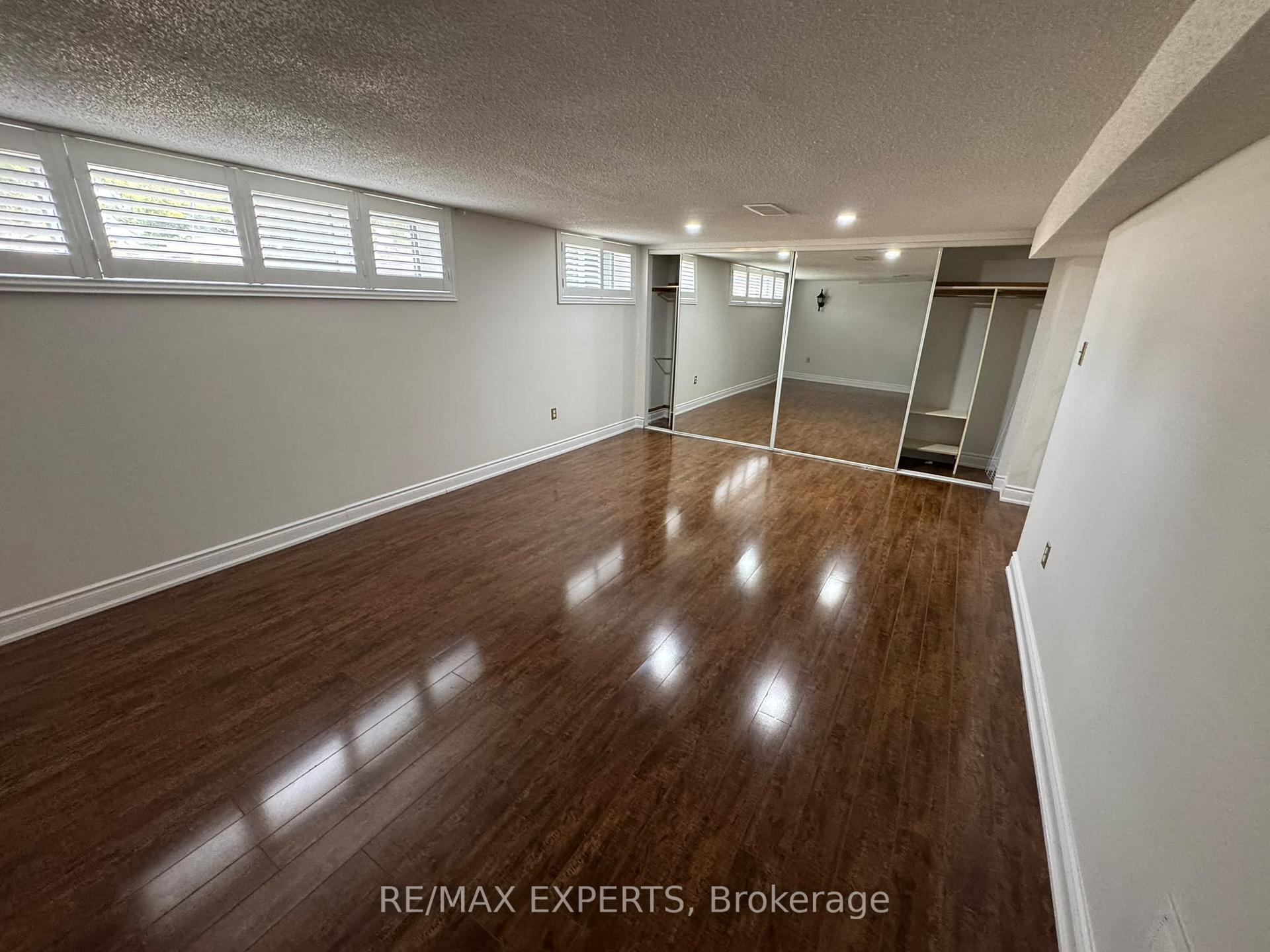Photo 4 of 16 Bridgenorth Crescent, Etobicoke, Thistletown-Beaumonde Heights — HOMEH