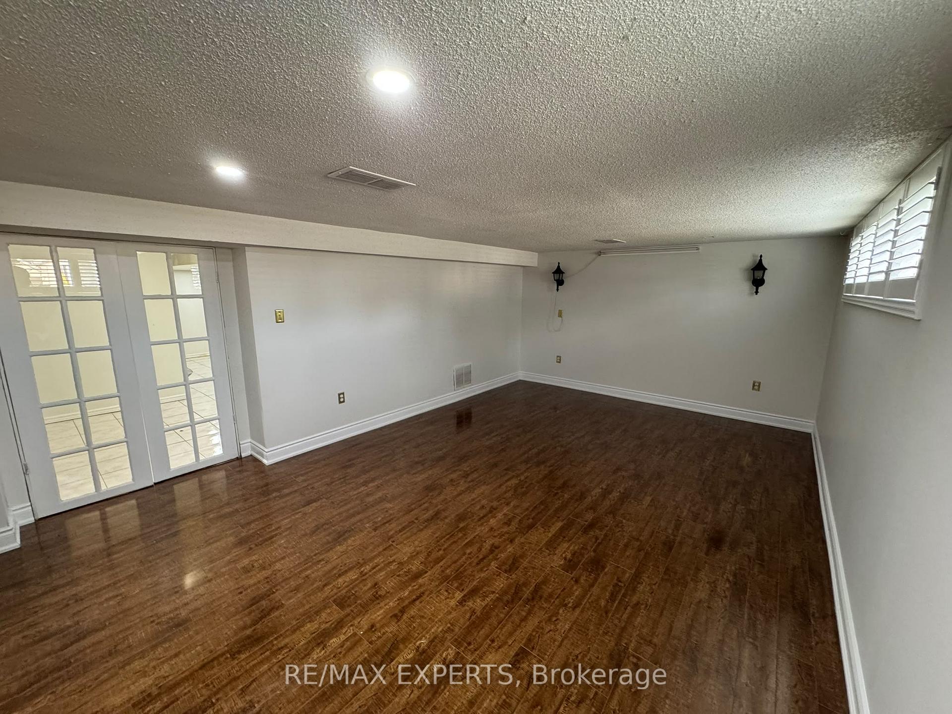 Photo 6 of 16 Bridgenorth Crescent, Etobicoke, Thistletown-Beaumonde Heights — HOMEH