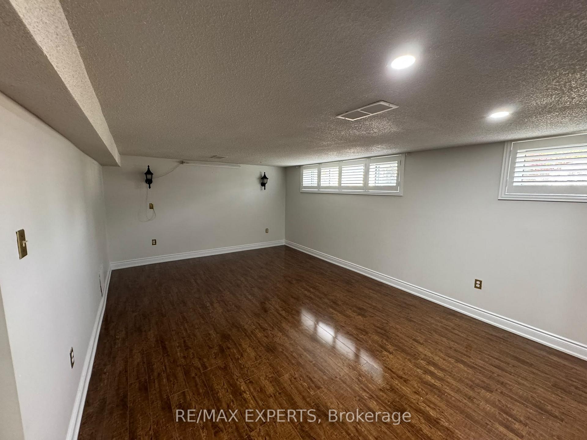 Photo 7 of 16 Bridgenorth Crescent, Etobicoke, Thistletown-Beaumonde Heights — HOMEH