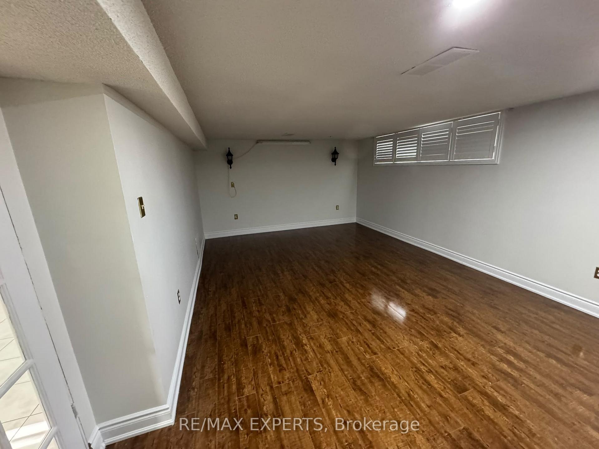 Photo 8 of 16 Bridgenorth Crescent, Etobicoke, Thistletown-Beaumonde Heights — HOMEH
