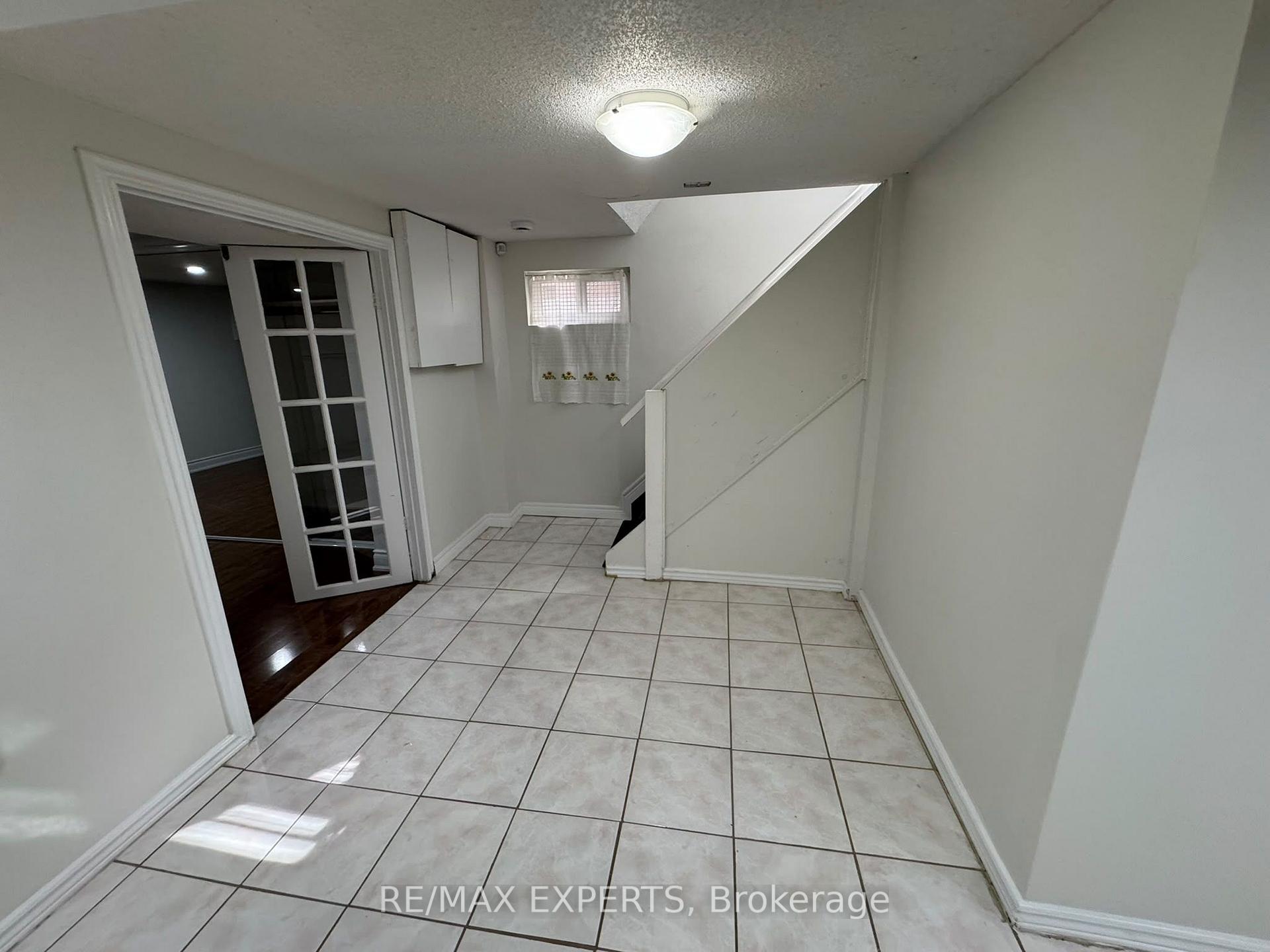 Photo 9 of 16 Bridgenorth Crescent, Etobicoke, Thistletown-Beaumonde Heights — HOMEH