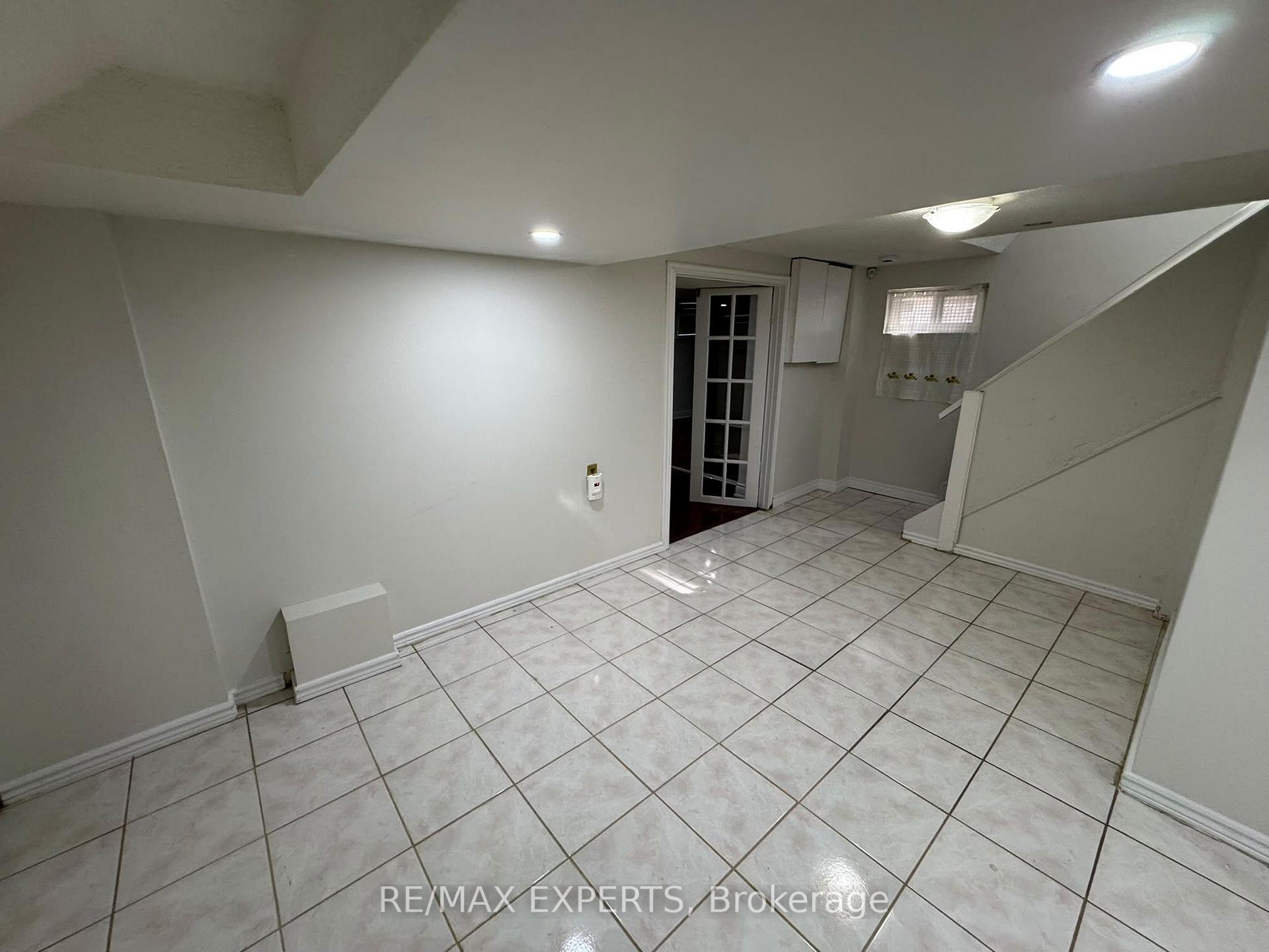 Photo 11 of 16 Bridgenorth Crescent, Etobicoke, Thistletown-Beaumonde Heights — HOMEH