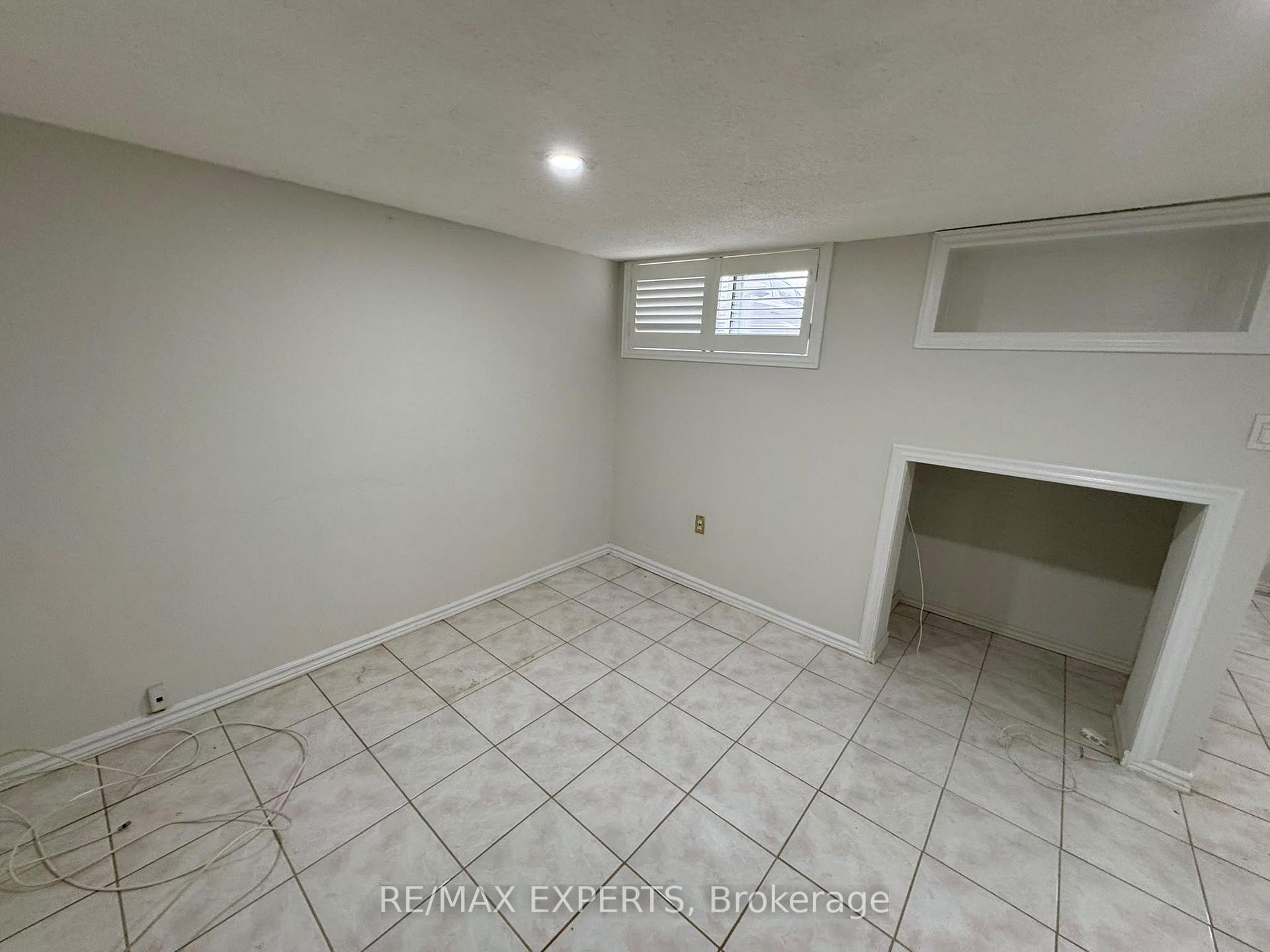 Photo 13 of 16 Bridgenorth Crescent, Etobicoke, Thistletown-Beaumonde Heights — HOMEH