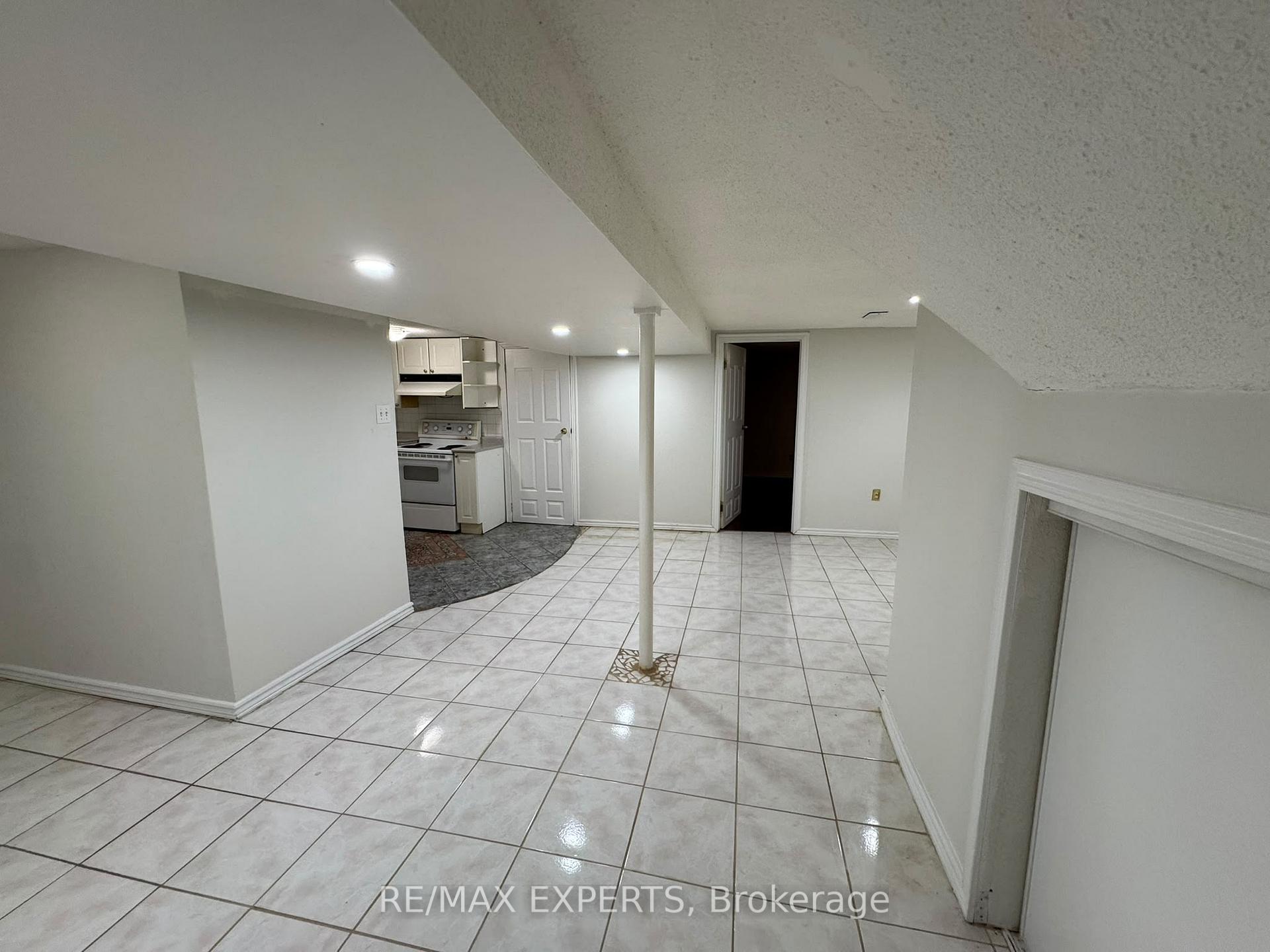 Photo 14 of 16 Bridgenorth Crescent, Etobicoke, Thistletown-Beaumonde Heights — HOMEH