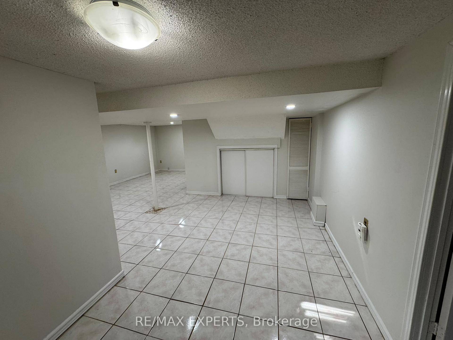 Photo 15 of 16 Bridgenorth Crescent, Etobicoke, Thistletown-Beaumonde Heights — HOMEH