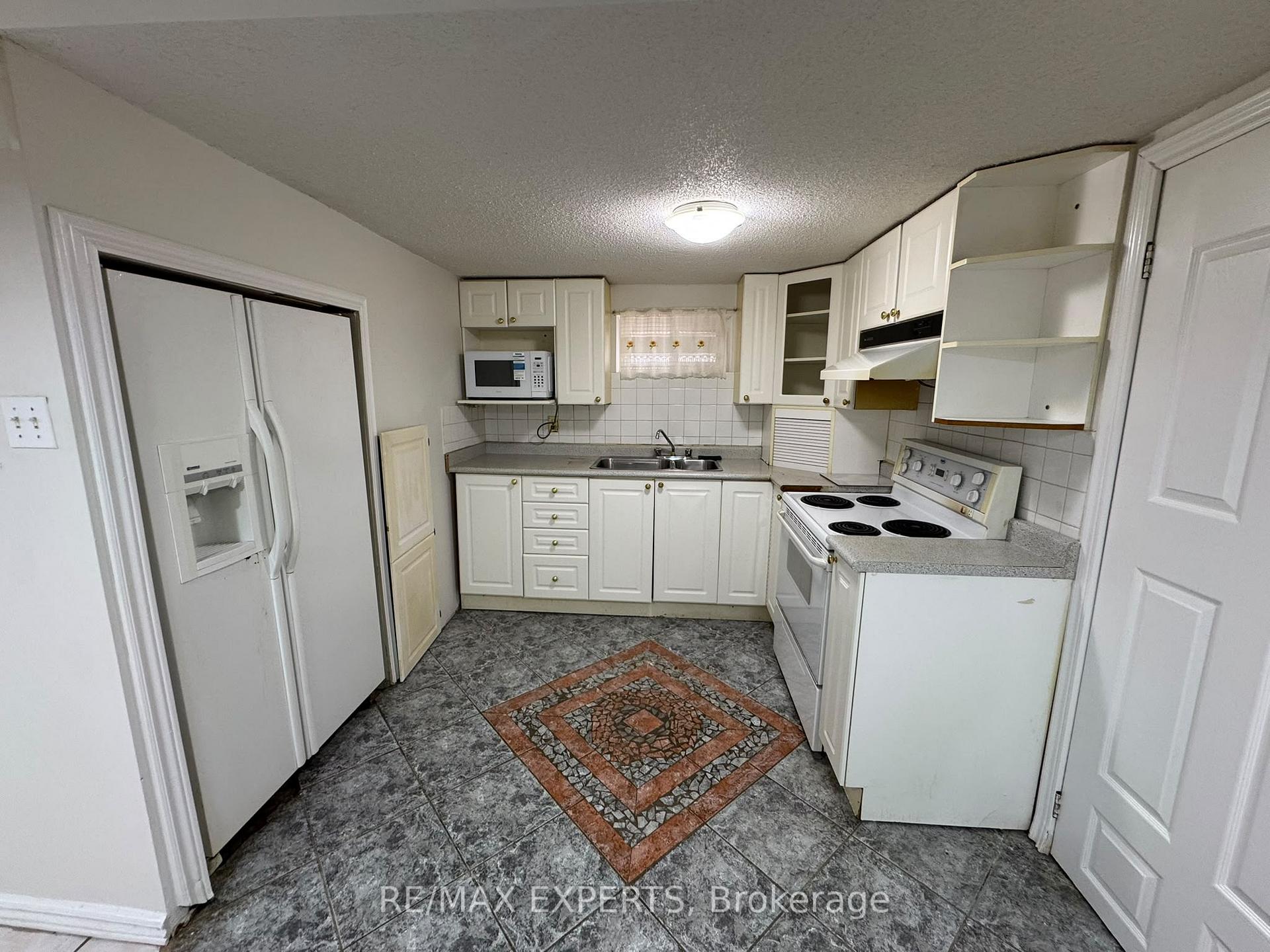 Photo 19 of 16 Bridgenorth Crescent, Etobicoke, Thistletown-Beaumonde Heights — HOMEH