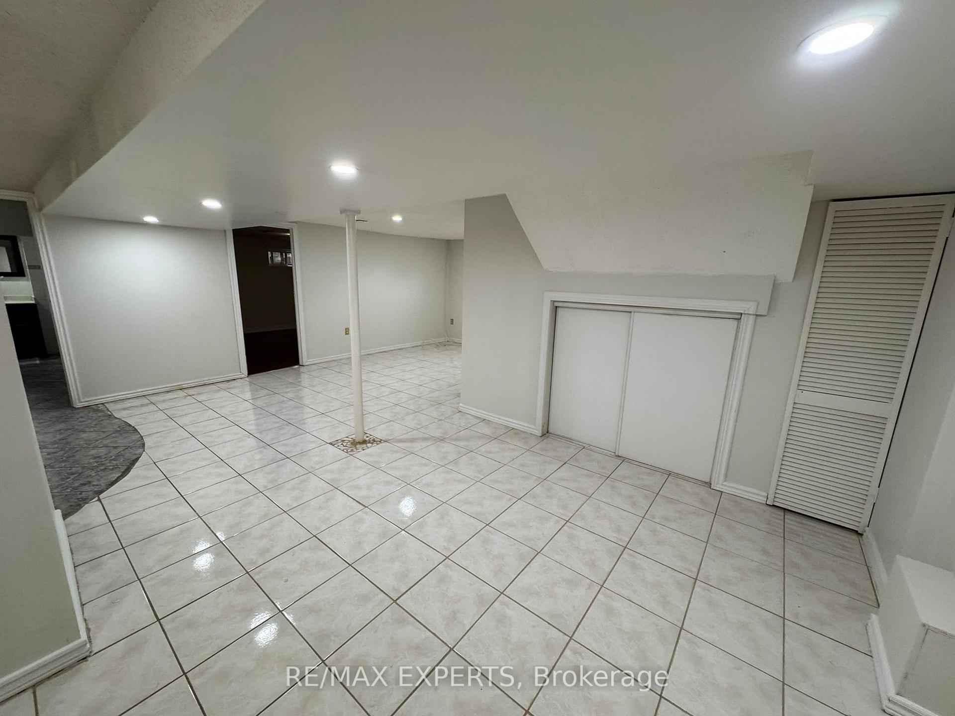 Photo 32 of 16 Bridgenorth Crescent, Etobicoke, Thistletown-Beaumonde Heights — HOMEH