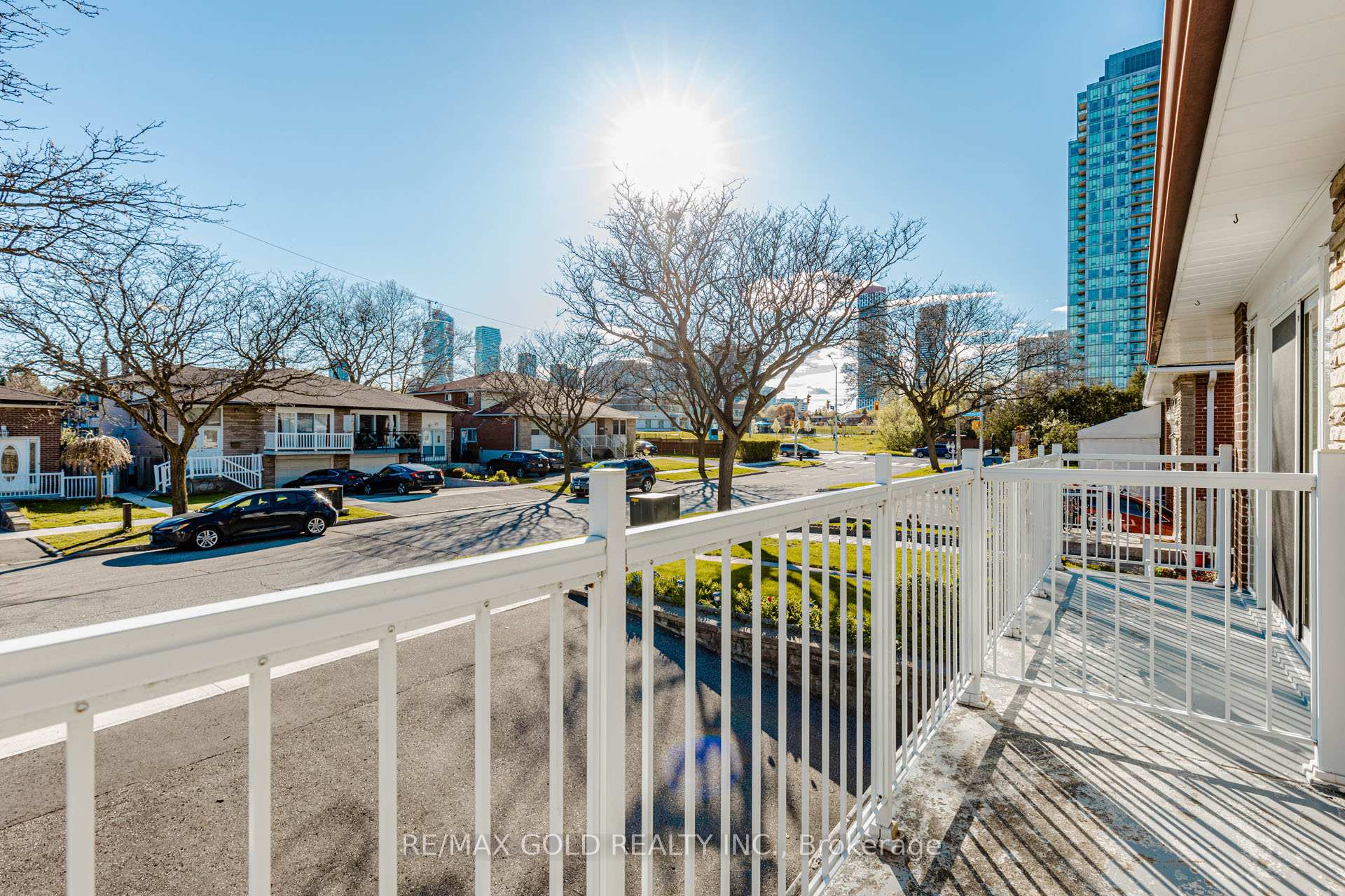 Photo 9 of 38 Achill Crescent, Mississauga, Fairview — HOMEH