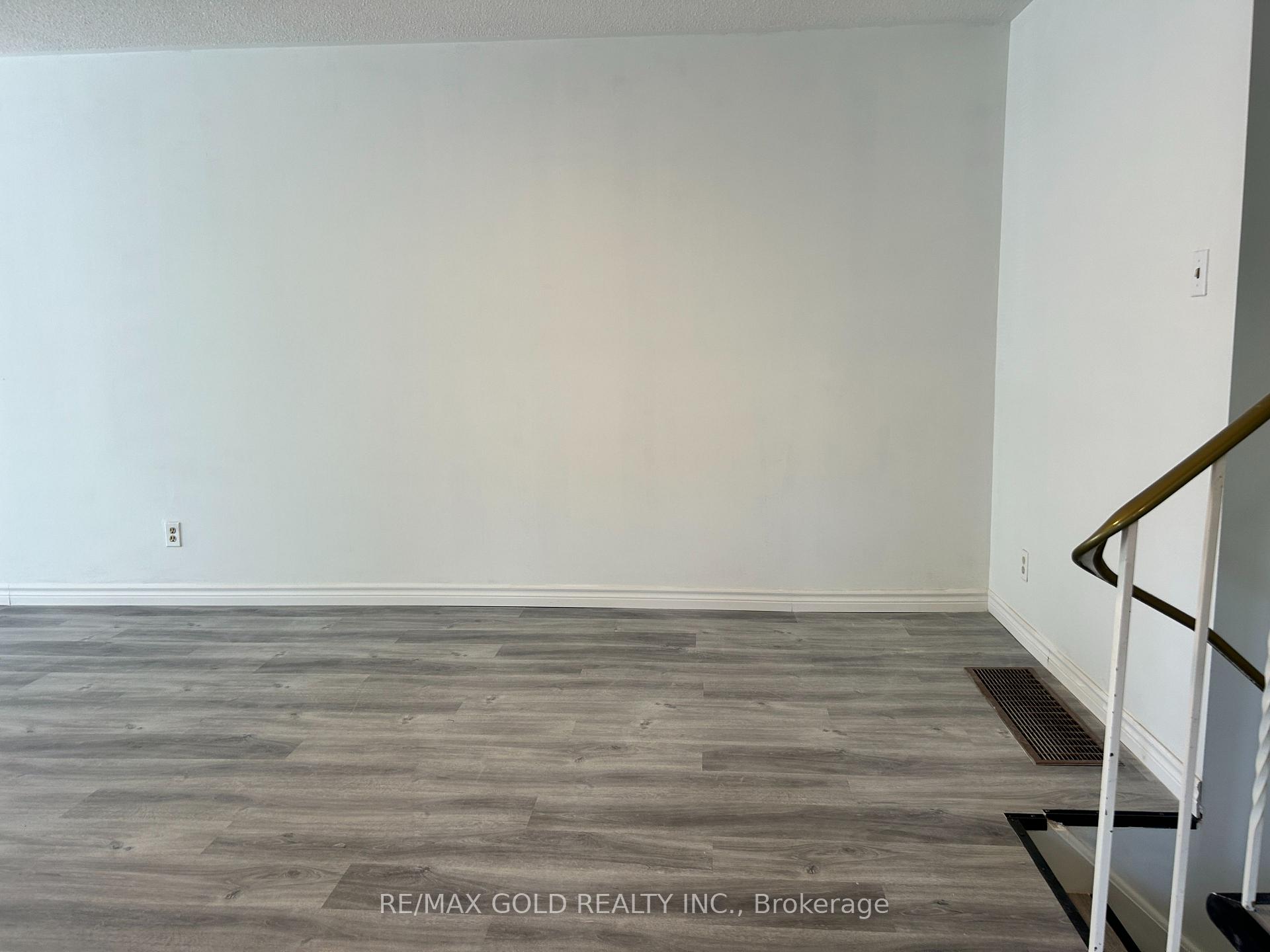 Photo 15 of 38 Achill Crescent, Mississauga, Fairview — HOMEH