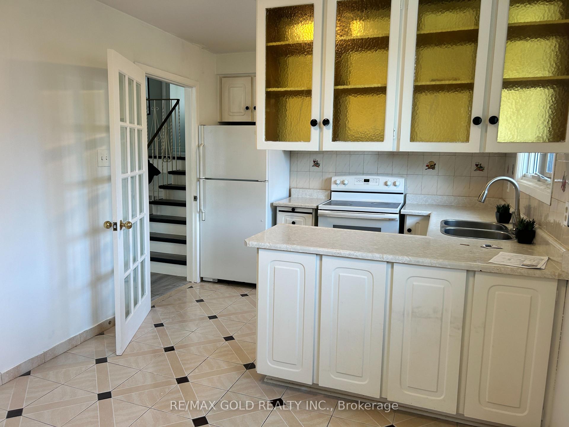Photo 17 of 38 Achill Crescent, Mississauga, Fairview — HOMEH