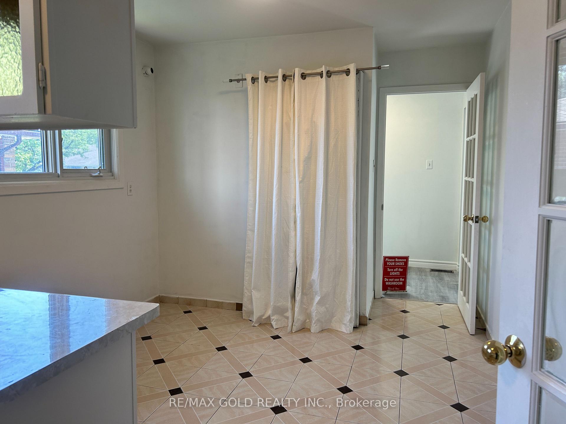 Photo 21 of 38 Achill Crescent, Mississauga, Fairview — HOMEH