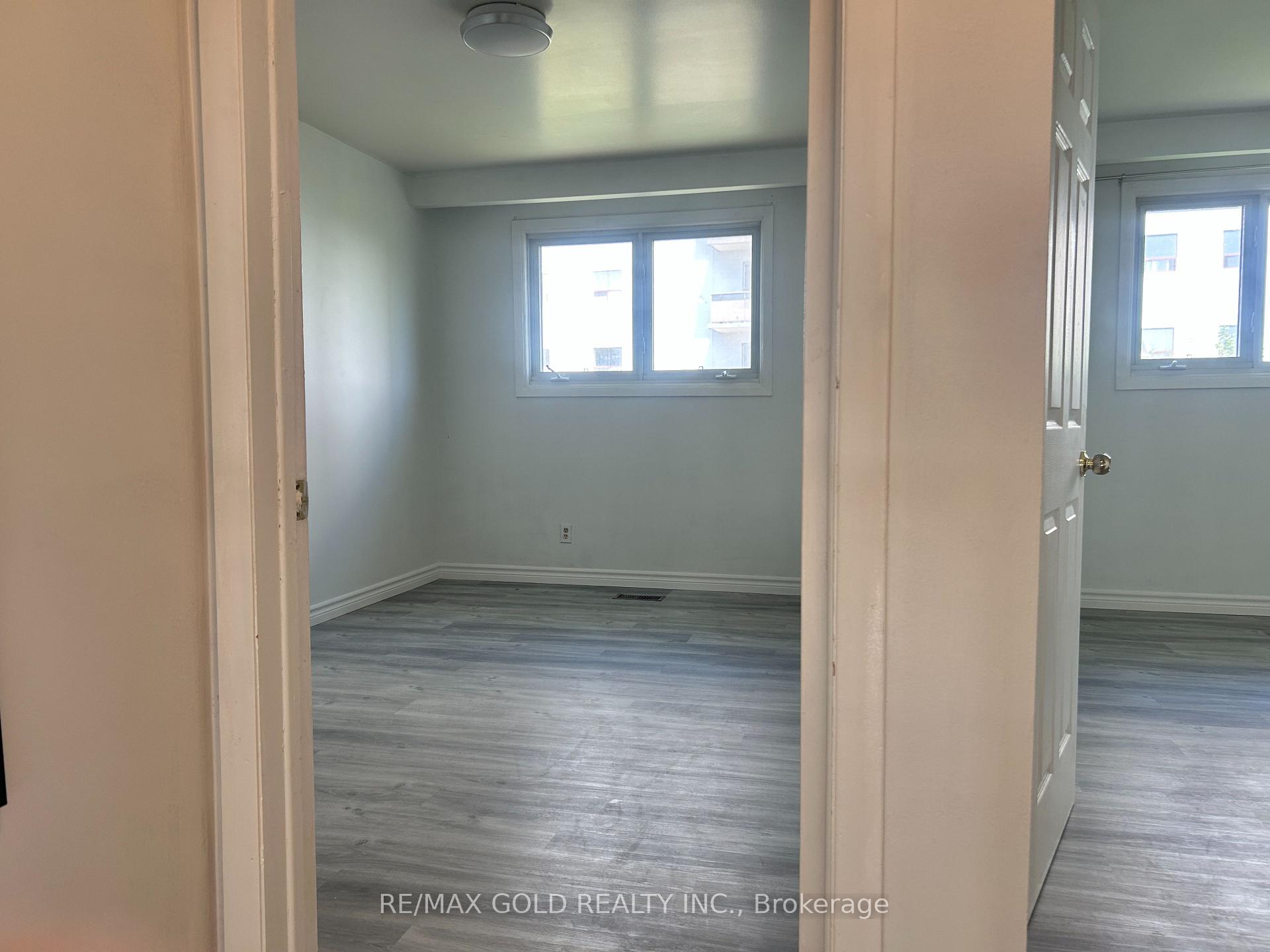 Photo 28 of 38 Achill Crescent, Mississauga, Fairview — HOMEH