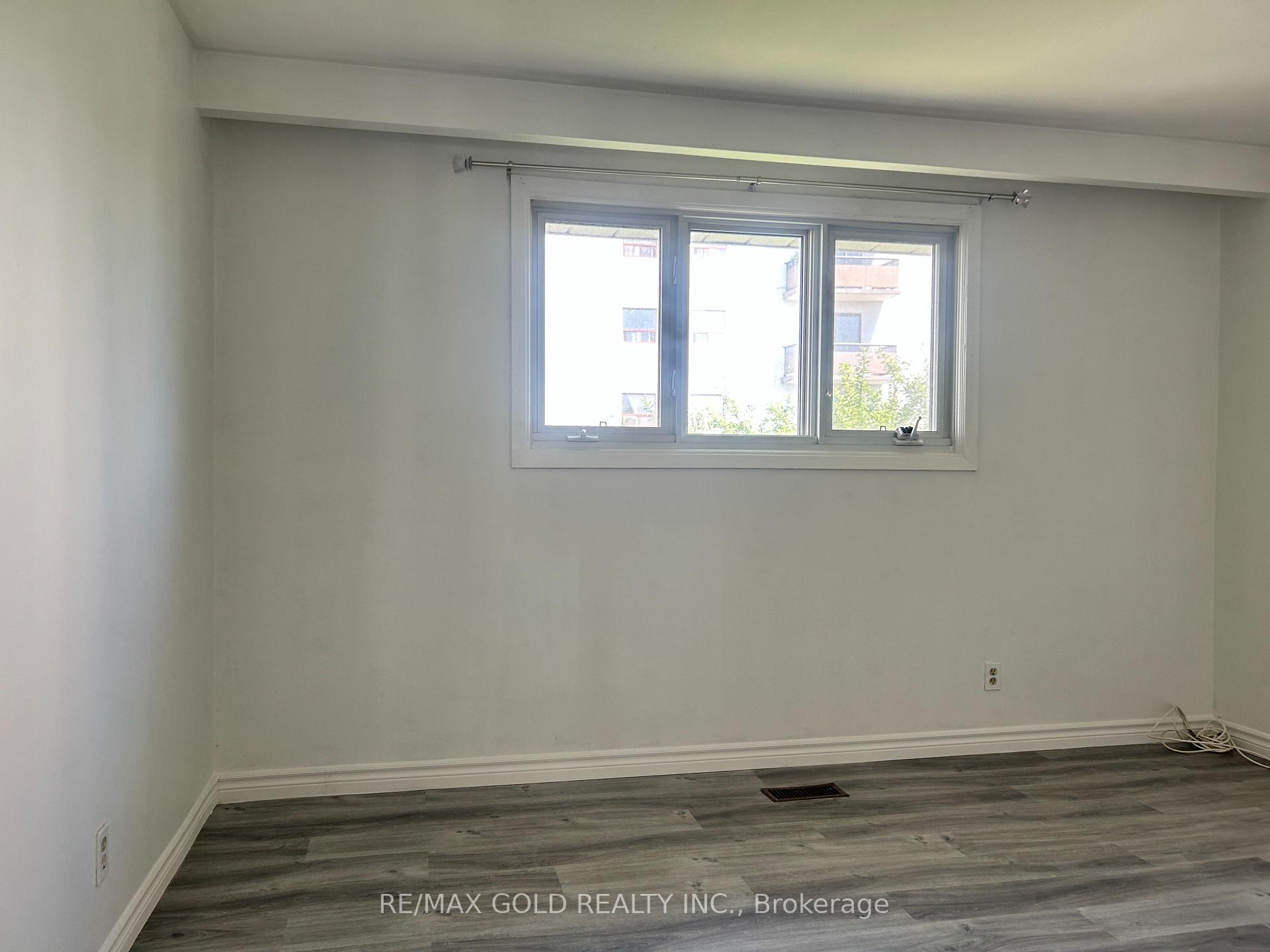 Photo 31 of 38 Achill Crescent, Mississauga, Fairview — HOMEH