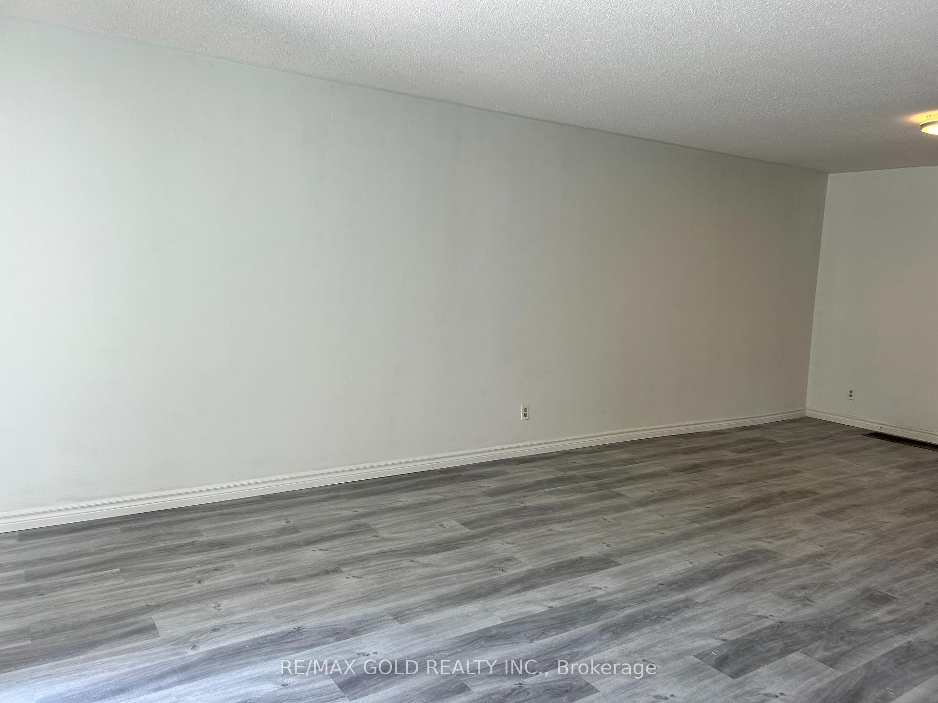 Photo 33 of 38 Achill Crescent, Mississauga, Fairview — HOMEH