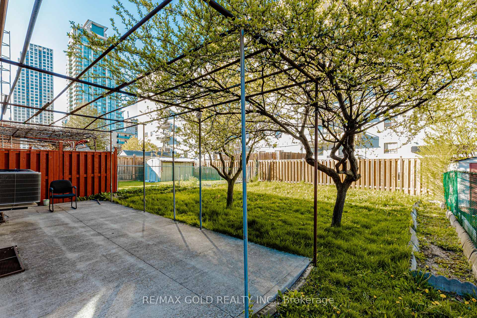 Photo 44 of 38 Achill Crescent, Mississauga, Fairview — HOMEH