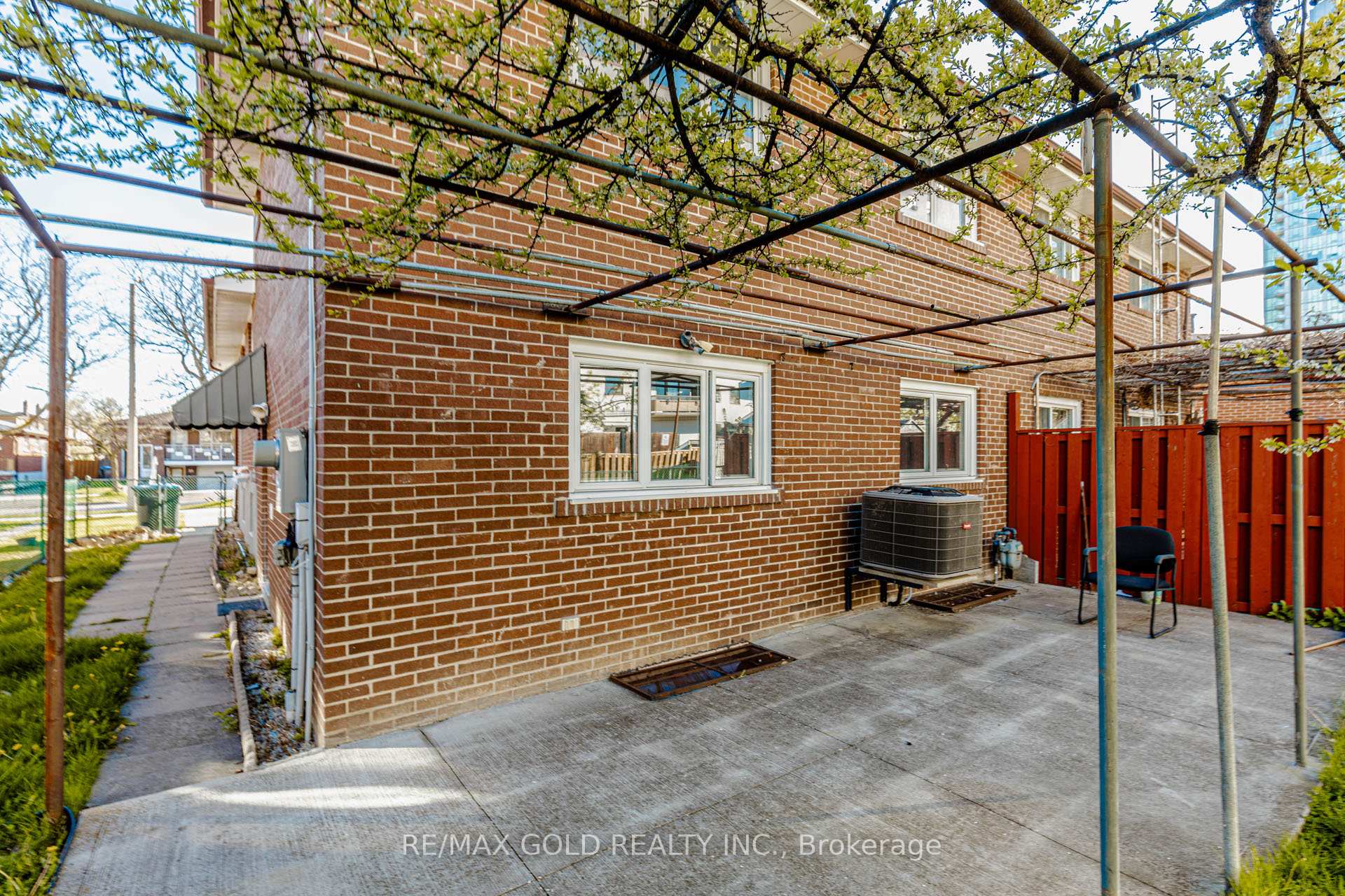 Photo 45 of 38 Achill Crescent, Mississauga, Fairview — HOMEH