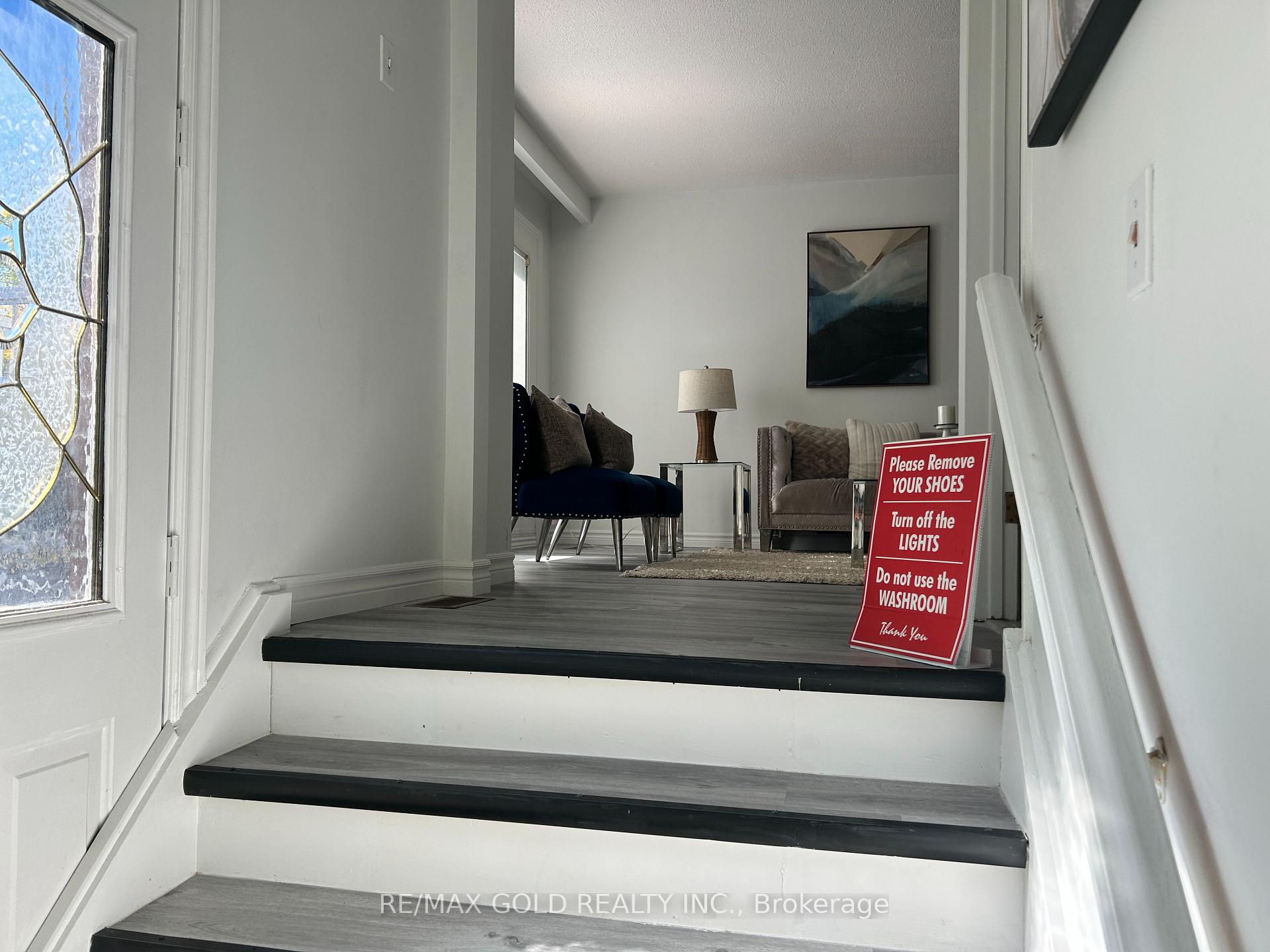 Photo 8 of 38 Achill Crescent, Mississauga, Fairview — HOMEH