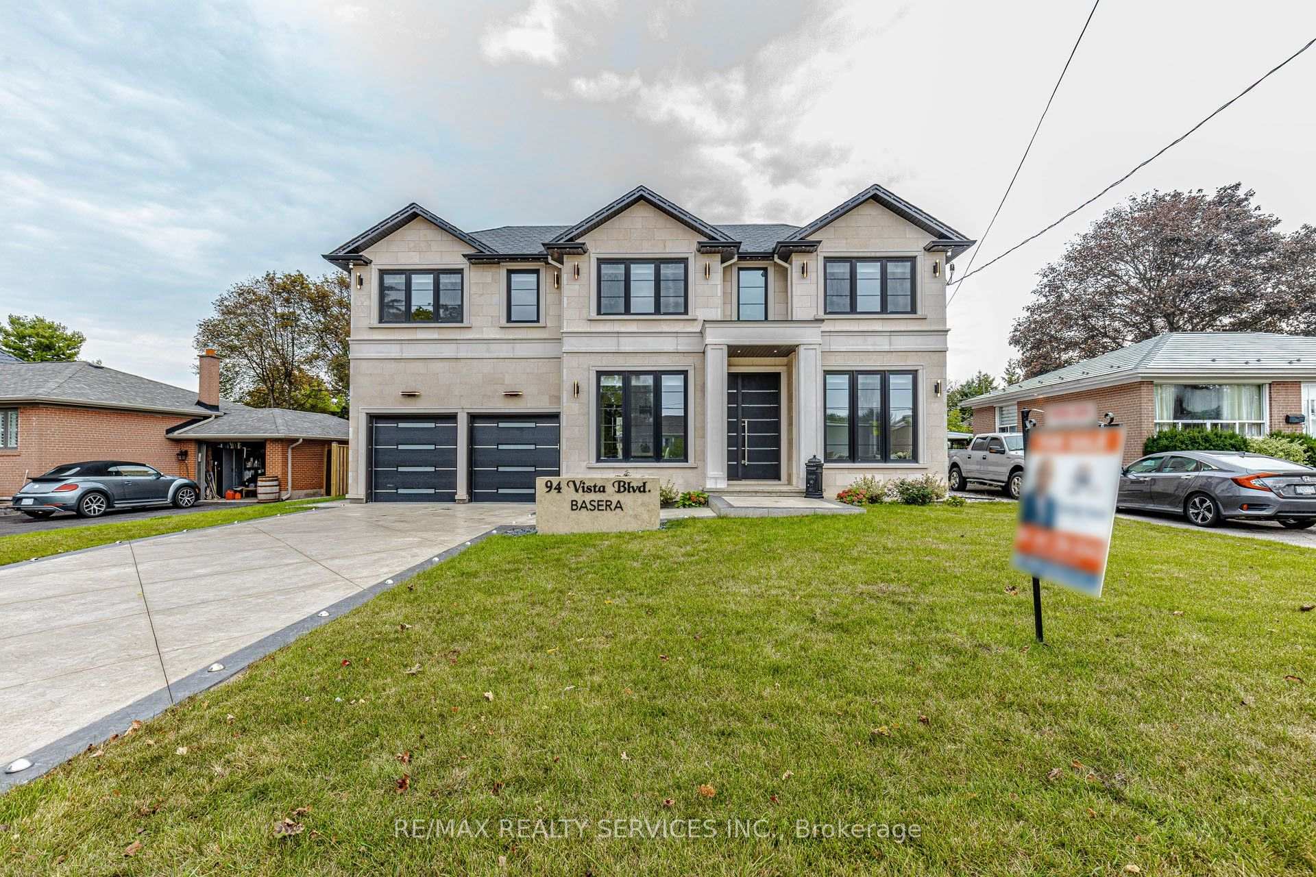 Photo 1 of 94 Vista Boulevard, Mississauga, Streetsville — HOMEH