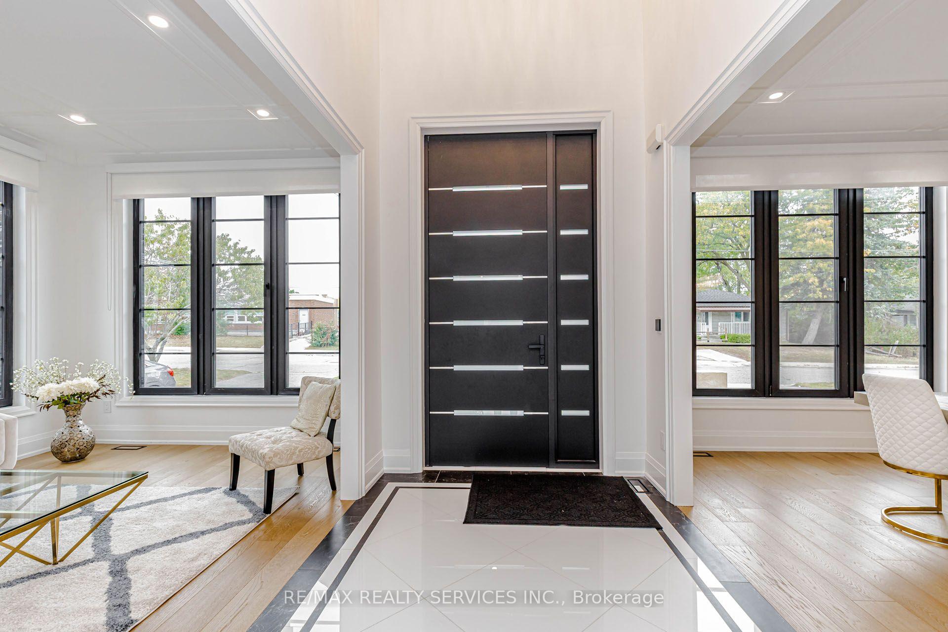 Photo 3 of 94 Vista Boulevard, Mississauga, Streetsville — HOMEH