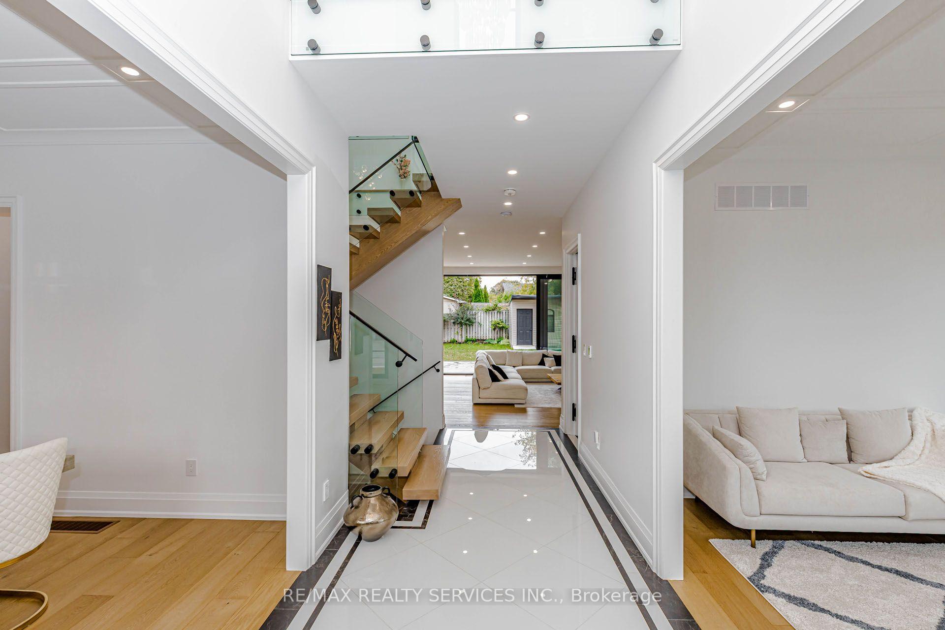 Photo 4 of 94 Vista Boulevard, Mississauga, Streetsville — HOMEH